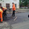Ямочный ремонт на перекрестке улиц Белинского и Карла Либкнехта (видео)